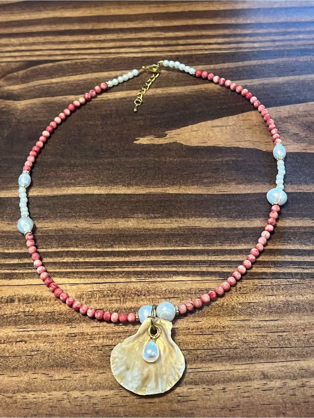 Pearl-Accented Pink Beaded Shell Pendant choker